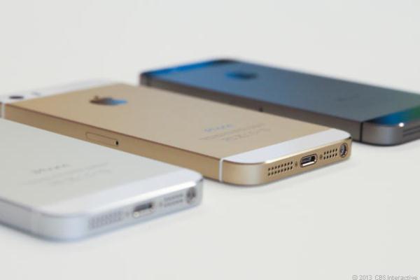 iPhone 5s với 3 màu xám. bạc và màu vàng Champagne