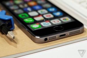 Sự xuất hiện của iPhone 5s khiến nhiều smartphone cao cấp điêu đứng